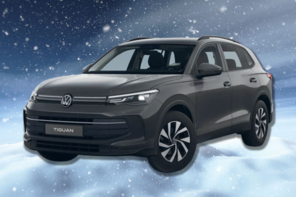 VW Tiguan aus dem Angebot vor winterlichem Hintergrund