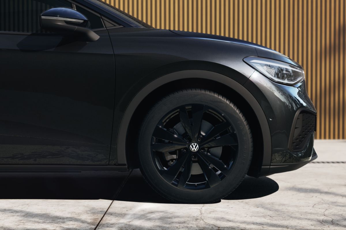 VW ID.4 black edition front