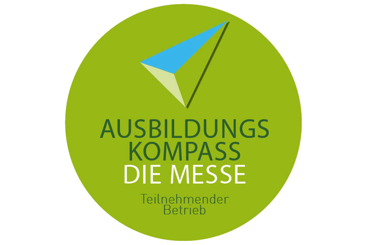 Runder Button mit dem Logo des Ausbildungskompasses die Messe sowie Zusatz teilnehmender Betrieb