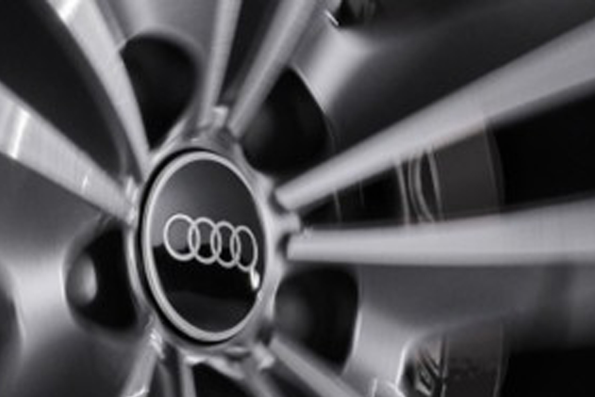 Audi Logo auf einer Felge.