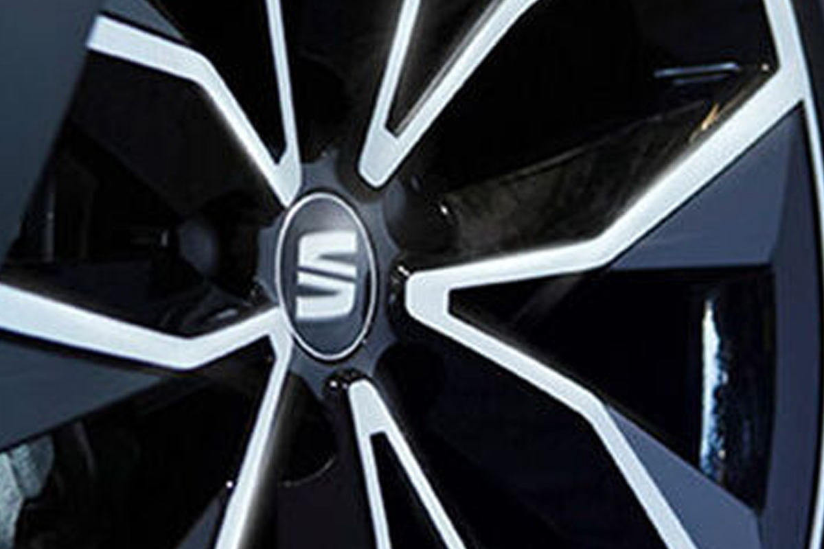 Seat Logo auf einer Felge.