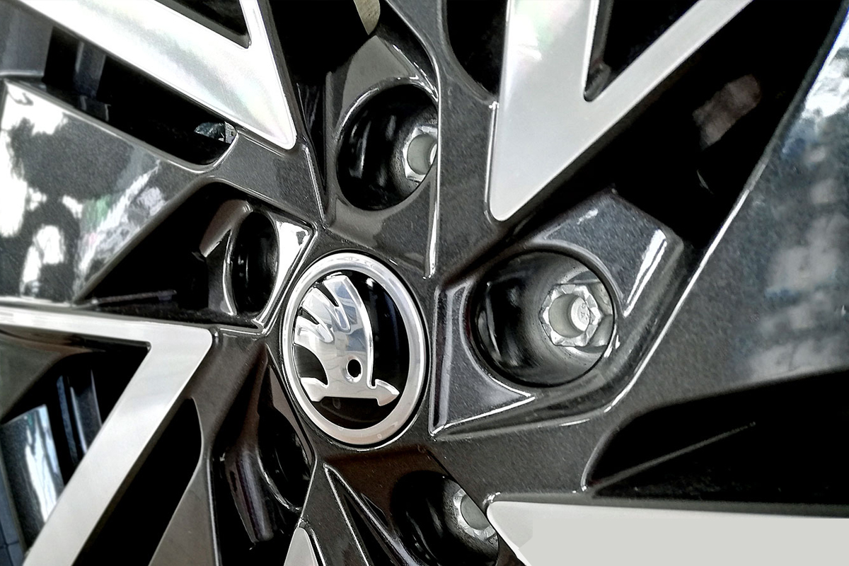 Skoda logo auf einer Felge.