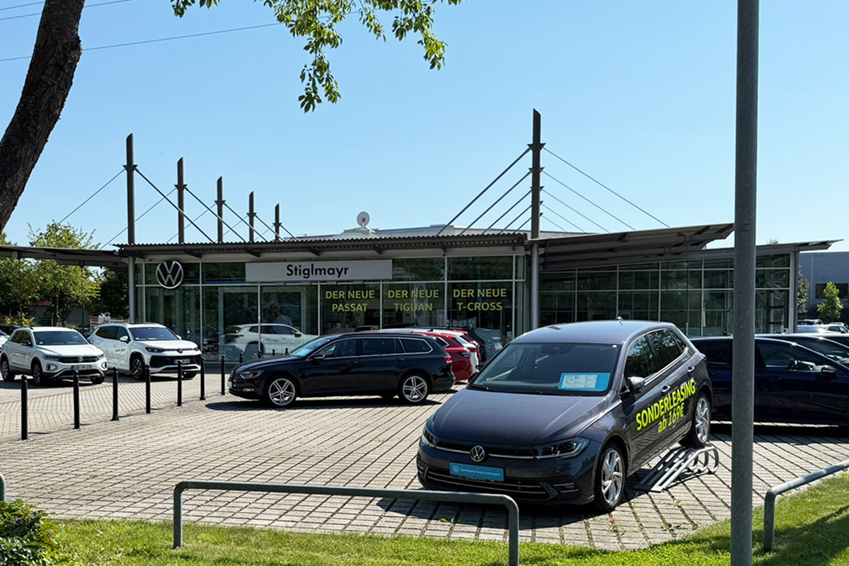 Blick auf den Eingang von unserem Autohaus in Schrobenhausen.